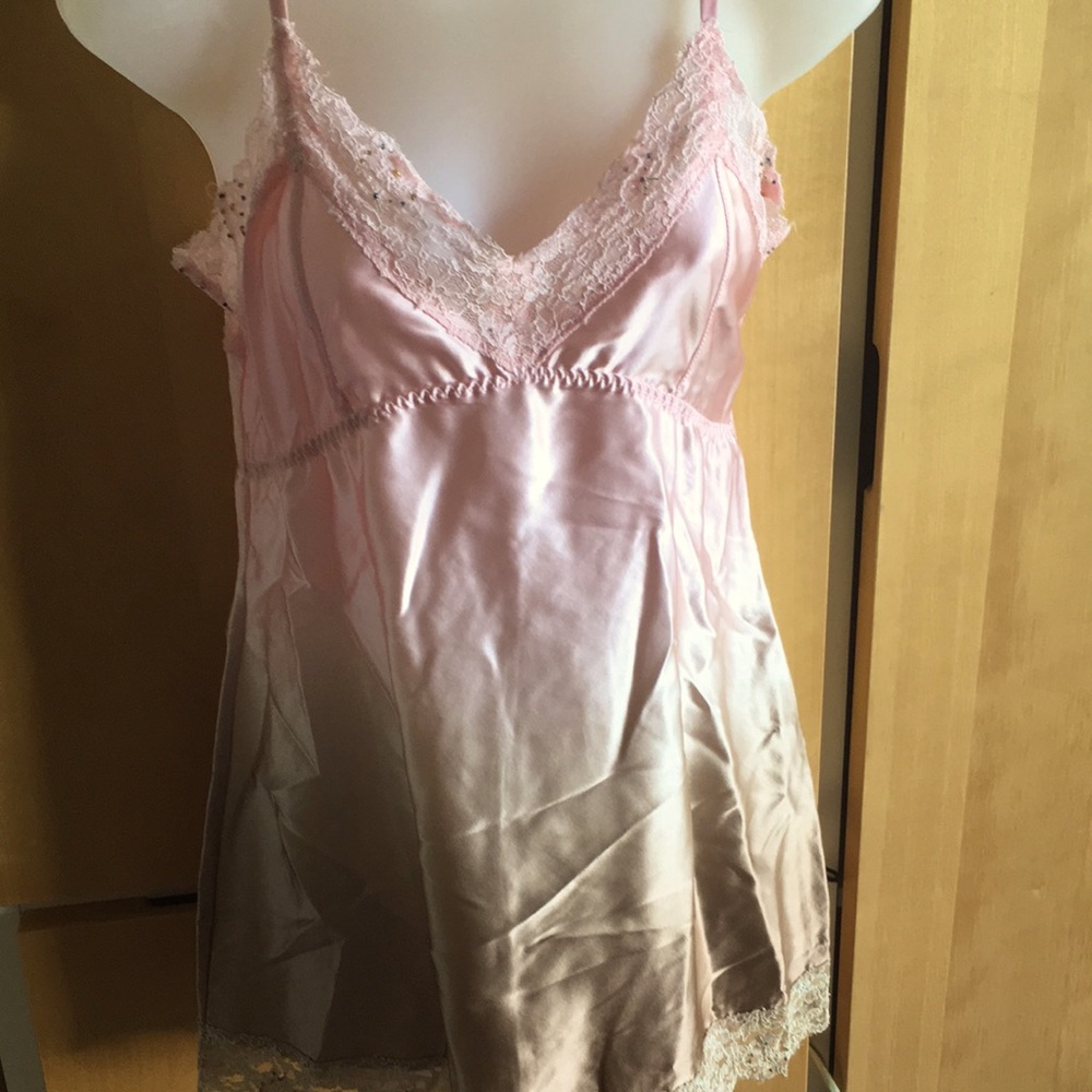 VS MODA INT’L Small Silk Cami Top